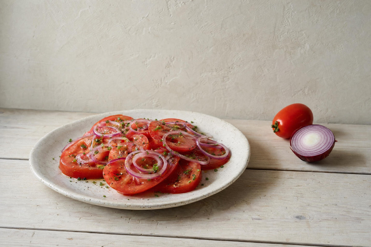 Tomatensalat mit Zwiebeln
