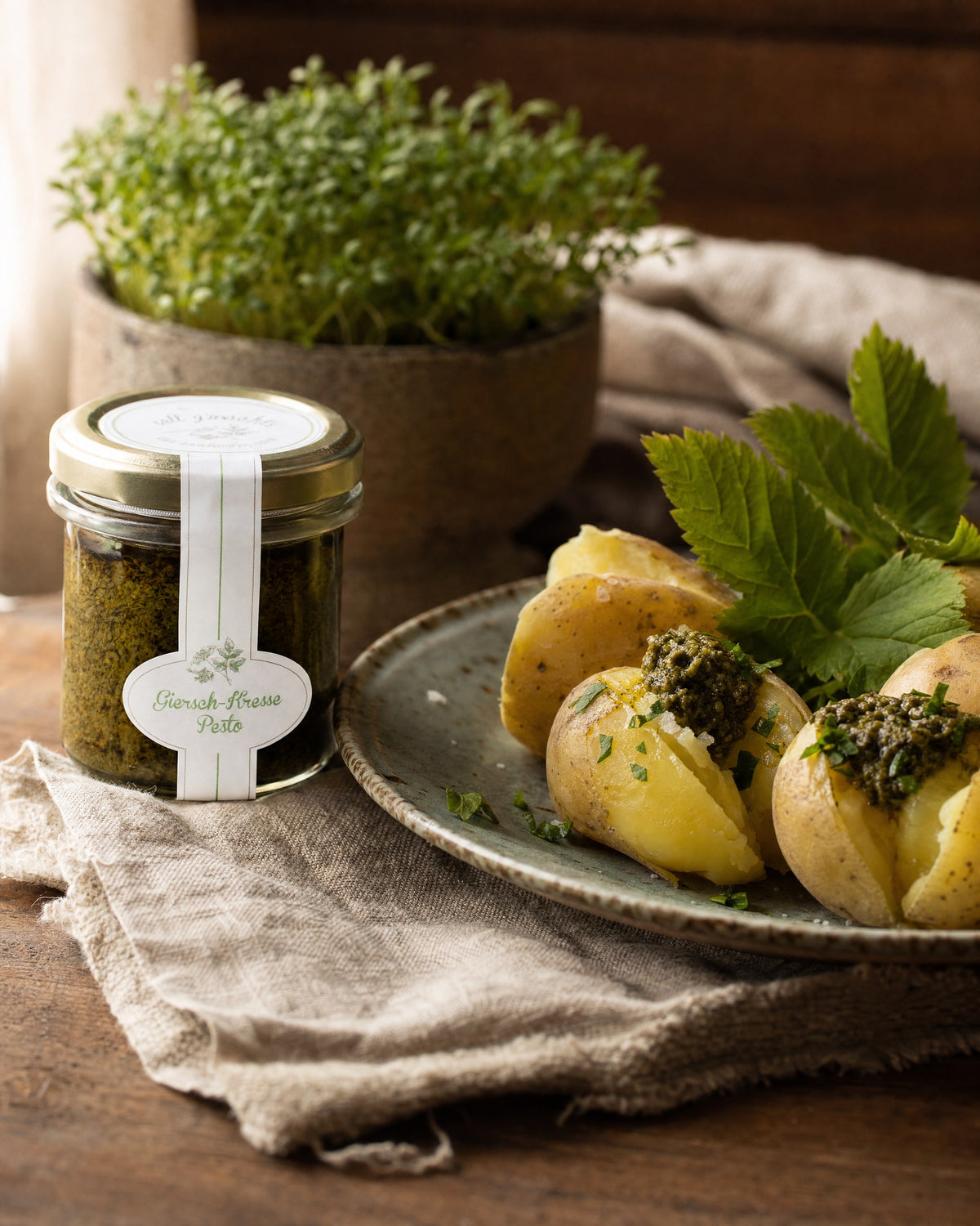 sell g'machts Giersch-Kresse Pesto mit Pellkartoffeln, Gierschblättern und Gartenkresse
